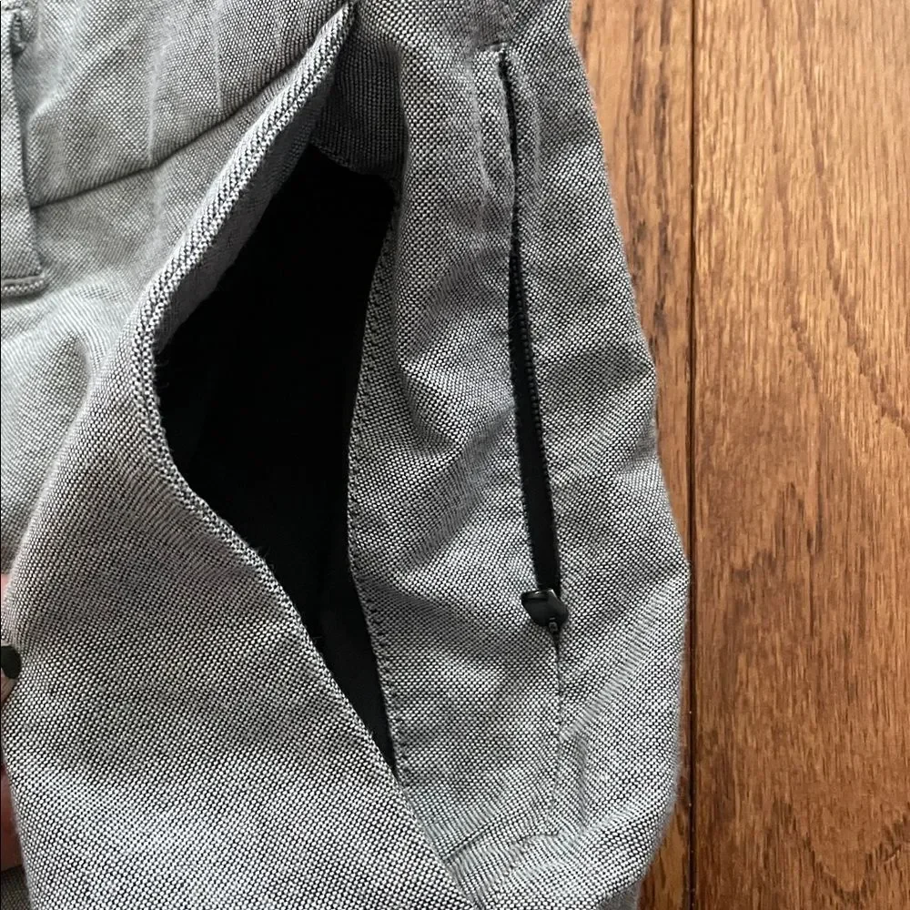 Lululemon Light Gray Knit Chino Shorts Men’s Sz 31